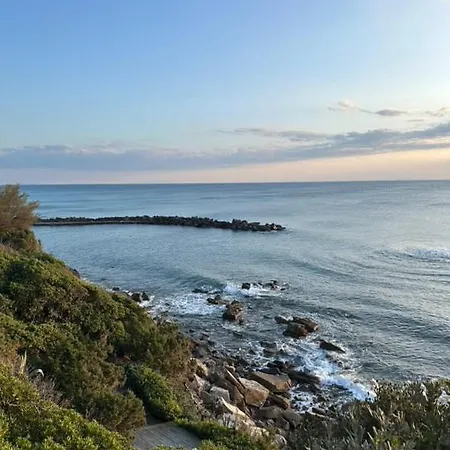 2-bedroom Tuscan Seafront - Private Seafront And Access To The Sea דירה *